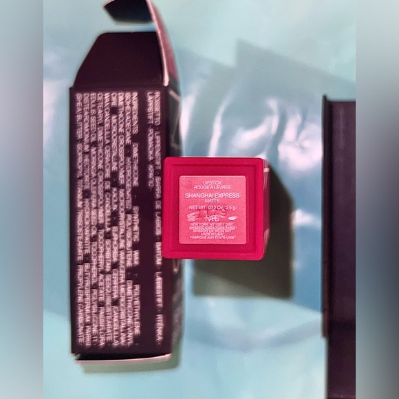 NARS COSMETICS Satin Iconic Lipstick-Shanghai Express. Rouge, Dark, Tint, Fancy - Picture 5 of 7